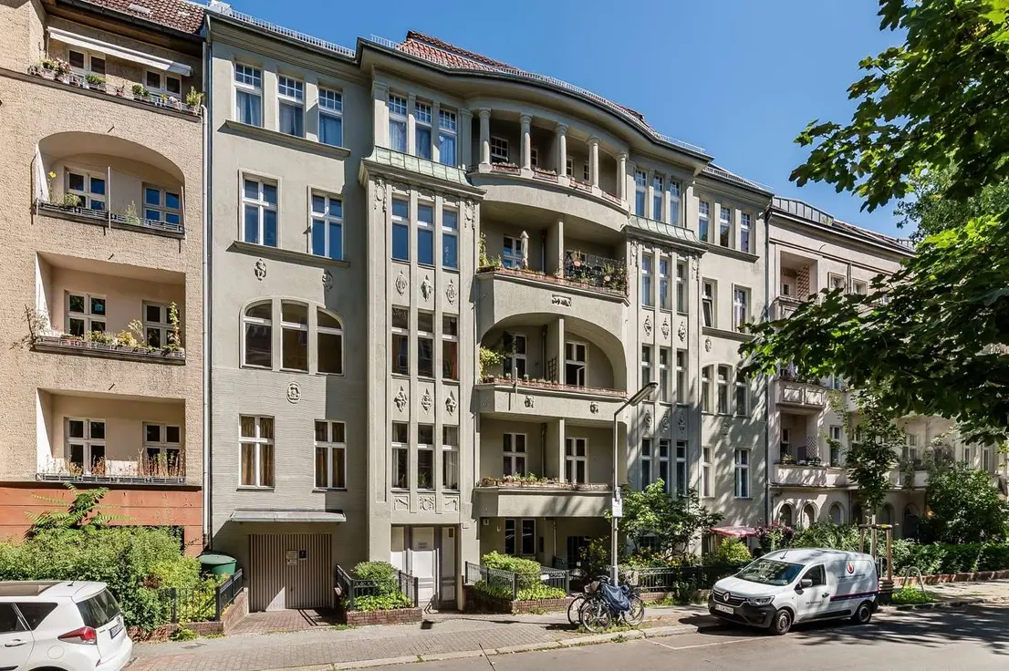 Straßenansicht des Altbaus in Berlin-Friedenau